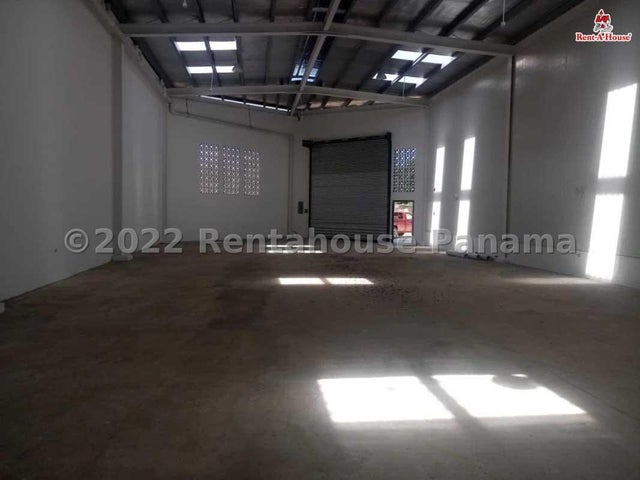 Prime Commercial Warehouse for Rent in Santiago
